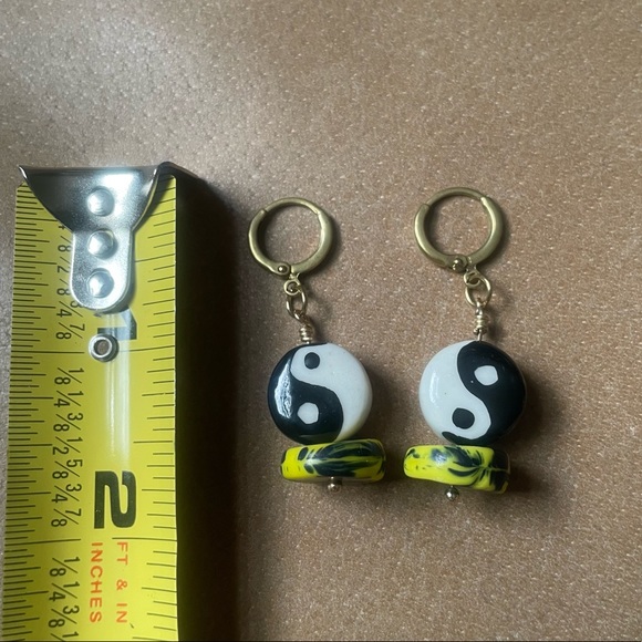 Ceramic yin Yang tie dye beaded hoop earrings - Picture 5 of 7